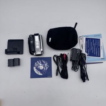 11191226 SONY ソニー HANDYCAM HDR-SR11 ハンディカム シルバーカラー デジタルビデオカメラ ビデオカメラ 接続アダプター等あり 箱あり