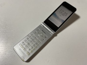 IY216 docomo F-03L 8GB シルバー