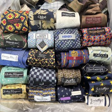 ■約10キロ■ネクタイ大量まとめ売り HERMES BVLGARI GUCCI BURBERRYS YSL GIANNI VERSACE DIOR含む他 現状品 FN20251219-1225-673