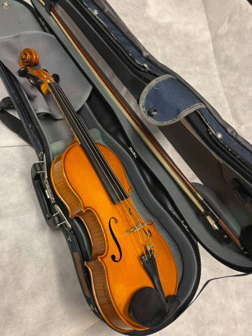古いヴァイオリン4/4 弓、ケース付き