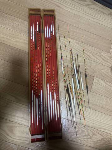 ヘラ浮き大量34点まとめ 魚栄作 至道 樹峰作 ゼロファイター 水章 鮒道人 進 crucian 霧舟五政など 木製ケース付き ヘラブナ 棒ウキ 釣具