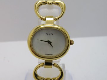 1円開始◆稼働◆ グッチ 1600 ホワイトシェル クオーツ レディース 腕時計 AE36002