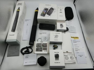 T【6k-97】【80サイズ】▲1円～/insta360 X4 8K 360度 アクションカメラ 本体・付属品 他/一部起動可/動作未確認/※外箱傷み有