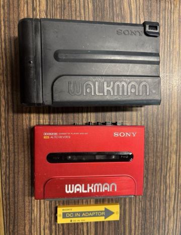 SONY CASSETTE PLAYER WALKMAN WM-501 ソニー カセットプレーヤー カセットウォークマン 赤 レッド 動作未確認 S-160