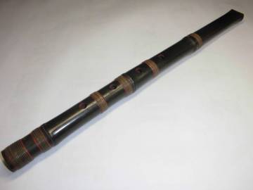 尺八 在銘 全長約４８.５cm 管楽器　和楽器　時代和楽器 黒漆塗　籐巻5孔