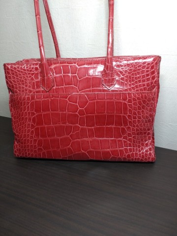 フランス製　本クロコダイル　センター取りレディースはハンドバッグ 　 レッド