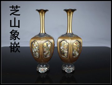 【志】A0094 大名品 明治漆芸最高峰 金彩蒔絵 【芝山象嵌】 純銀縁 純銀足 花瓶 2点 一対／箱付 美品 【％＝=