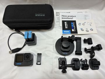 GoPro HERO10BLACK ウェアラブルカメラ 予備バッテリー等 付属品多数 アクションカメラ ビデオカメラ