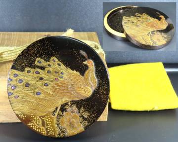 茶道具 黒塗 孔雀金蒔絵 螺鈿細工 梨地 梨子地 香盒 香合 布 元箱 / 香入 香道具 骨董美術品 / M-38