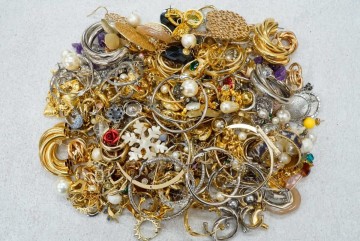 D137 海外製など ヴィンテージ ピアス 片耳 ジャンク含む 937g アクセサリー アンティーク 大量 まとめて おまとめ まとめ売り