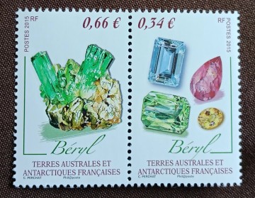 フランス領南部南極地域　2015　ベリル鉱石　2完　緑柱石　ベリリウム　エメラルド　アクアマリン　鉱物　宝石　ミネラル　未使用糊あり