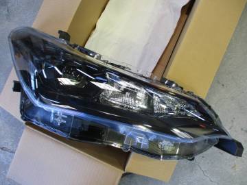 カローラ アクシオ フィールダー NZE161 後期 ヘッドライト右 LED KOITO 12-657 