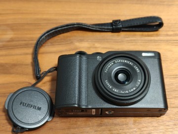 FUJIFILM 富士フィルム XF10 コンパクトデジタルカメラ ブラック