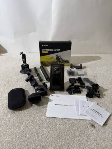 【中古品】Insta360 X3 360度カメラ 付属品 MOTORCYCLE MOUNT BUNDLE バイク撮影用マウントセット 通電動作確認済み