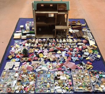 大量 まとめ売り シルバニアファミリー ほか 当時物 緑の丘の大きなお家 家具 人形 小物 エポック ドールハウス レトロ 赤ちゃん おもちゃ