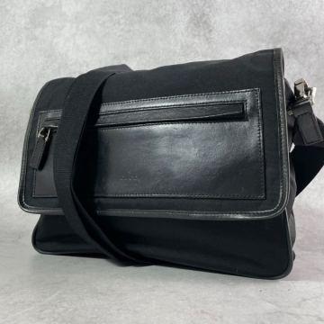 【美品 ベタなし】グッチ GUCCI メッセンジャー バッグ ショルダー ボディ メンズ ビジネス ロゴ レザー 本革 キャンバス 黒 斜めがけ◎