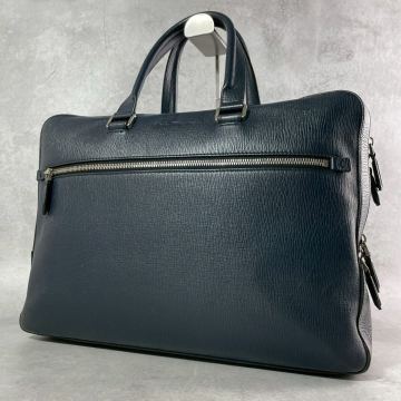 【現行素材/極美品/2室】フェラガモ Salvatore Ferragamo メンズ ビジネス トートバッグ ロゴ 型押し レザー 本革 紺色 A4◎ PC◎ 肩がけ◎