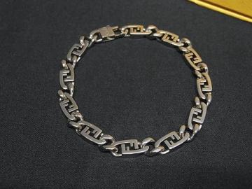 1円 ■美品■ FENDI フェンディ オーロック ブレスレット アクセサリーレディース メンズ シルバー系 FW2636