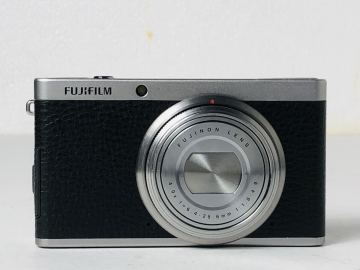 FUJIFILM XF1 フジフィルム コンパクトデジタルカメラ デジカメ 通電可 レンズ制御エラー ジャンク ②
