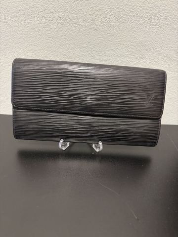 美品☆LOUIS VUITTON (ルイ ヴィトン)エピ ポシェット ポルトモネ クレディ 2つ折 ファスナー長財布 ルイヴィトン ブラック VUITTON エピ