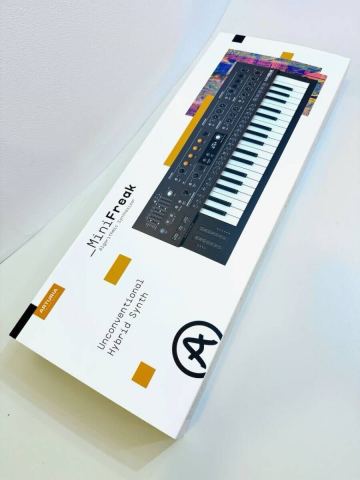 極美品 Arturia MiniFreak ユーザー登録解除済 ソフトウェアライセンス付き シンセサイザー MiniFreak V 付属品完備