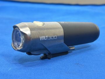 2/005 【小傷・汚れ有り】CATEYE VOLT300 本体のみ　キャットアイ ライト ロードバイク クロスバイク