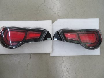 中古　販売終了品　TOM'S　LEDテールランプ　品番　81500-TZN65　クリア　86　ZN6　点灯確認済み。