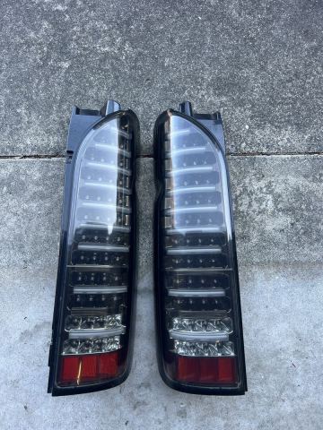 激安販売トヨタ200系ハイエース バレンティテールランプ1〜8型用 左右セット LED 