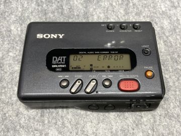 【W850】美品 高級ウォークマン SONY ソニー TCD-D7 ダット DAT WALKMAN 本体 テープコーダー 通電確認済み b