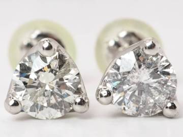 【9198D】Pt900 天然ダイヤモンド 計0.86ct/0.43ct/0.43ct/1.6g ピアス