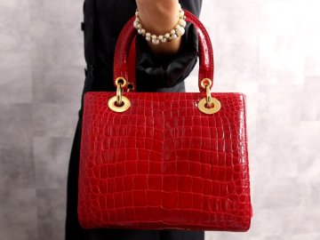 ●超美品●JRA 認定●シャイニング クロコダイル 本 ワニ 革●ハンド バッグ●赤●ゴールド金具●腕掛け●かばん●Js64464