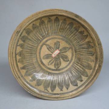 「都内コレクター所蔵品」タイ　スコータイ時代　カロン窯　鉄絵花文皿　宋胡録　タイ スワンカローク窯　安南 東南アジア古陶器22819