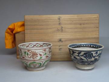 「都内コレクター所蔵品」ベトナム（越南）時代古陶　安南赤絵草花碗/染付唐草文碗　一対　紅緑彩　安南焼　東南アジア古陶器　lot:22825
