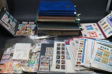 (716)外国切手未使用大量!アルバム10冊小型シート切手帳イギリスアメリカポーランドハンガリー英領中国韓国香港ディズニー犬猫船魚きのこ済