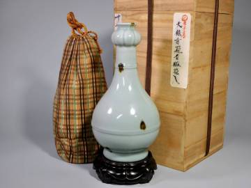 宋時代　龍泉窯　飛青磁蒜頭瓶　台付　仕覆　箱付　時代物　伝世品　南宋　天龍寺　（奈良依頼品）