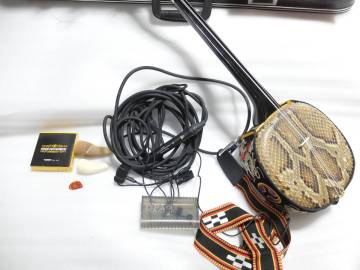 詳細不明　三線　USED難有ジャンク品　本革？