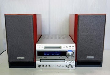 【１円スタート】 ONKYO オンキョー ミニコンポ コンポ スピーカー MDチューナーアンプ E2011