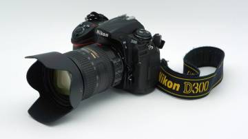 【中古】NIKON D300 + AF-S NIKKOR 18-200mm F3.5-5.6 G ED VR レンズキット