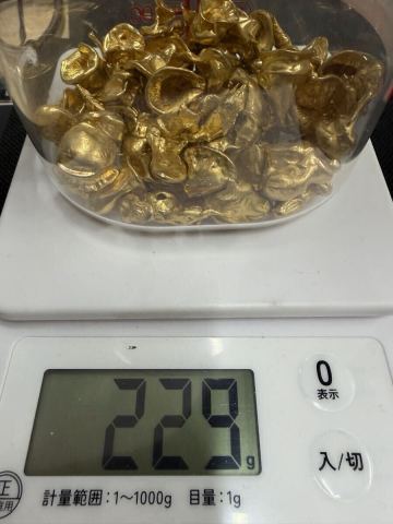 ゴールド？歯科用？金？金歯？砂金？素材不明