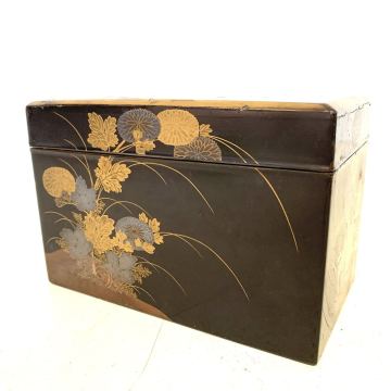  時代物 内梨地 黒漆塗 垣根秋草菊蒔絵香具箱 幅17cm 手記録盆添 重225.5g 蒔絵茶箱　蒔絵箱　蒔絵筥　031117