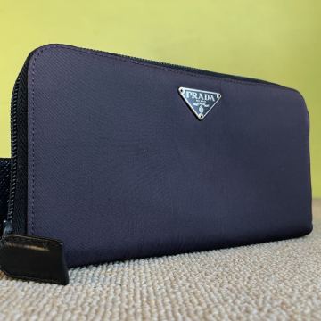 １円　美品 PRADA プラダ ラウンドファスナー サフィアーノレザー ウォレット 長財布 財布 ナイロン　ネイビー　三角プレート