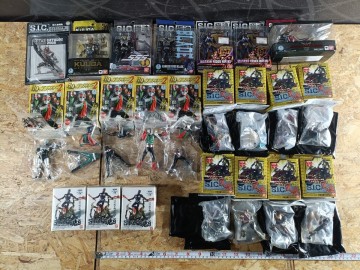 (ZSC084)１円〜 仮面ライダー おもちゃ ２３点まとめ フィギュア 食玩など S.I.C. 匠魂 極魂 電王 クウガ 555 ブレイド 響鬼など 現状品