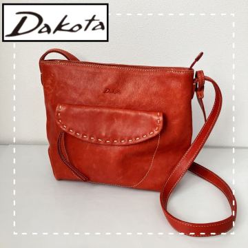 TA■ Dakota ダコタ ショルダーバッグ 赤 レッド シャーロット レザー 本革 ファスナー レディース バッグ 鞄 ステッチ ロゴ入り ブランド 