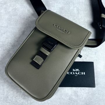 1円 [未使用品] COACH コーチ ショルダーバッグ クロスボディ サコッシュ レザー ビジネス 通勤 斜め掛け メンズ