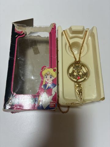 セーラームーン 当時物 バンダイ　銀水晶ペンダント　銀水晶なし