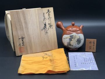 煎茶道具 常滑焼 吉川雪堂 壷堂刻 朱泥 急須 茶注 大振 彩色 七福神 布袋 横手 茶器 茶道具 共箱