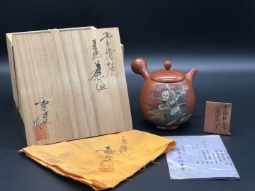 煎茶道具 常滑焼 吉川雪堂 壷堂刻 朱泥 急須 茶注 大振 彩色 七福神 毘沙門天 横手 茶器 茶道具 共箱