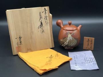 煎茶道具 常滑焼 吉川雪堂 壷堂刻 朱泥 急須 茶注 大振 彩色 七福神 寿老人 横手 茶器 茶道具 共箱