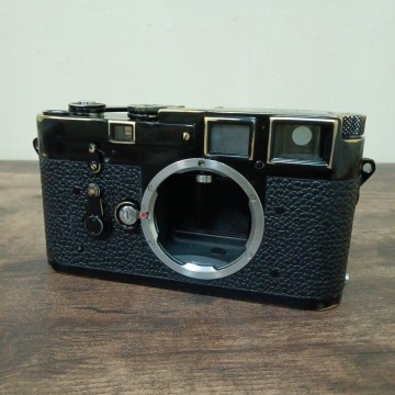LEICA ライカ M3 black painted weathered rangefinder film camera body