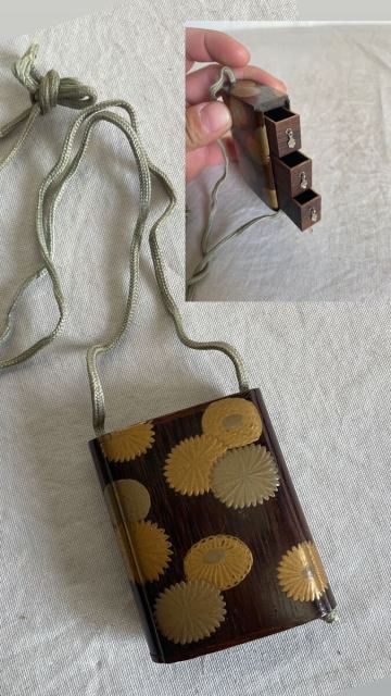 時代物 印籠 菊紋 蒔絵 金蒔絵 引出式印籠 6.5&times;5.5&times;2 薬入れ 提げ物 装身具 骨董 古美術 